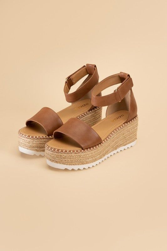 WOMEN TUCKIN-S PLATFORM SANDALS